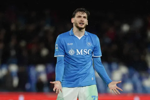 PSG : Kvicha Kvaratskhelia déjà taclé par Naples