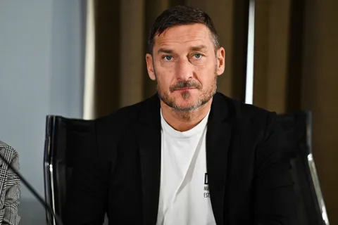 Le plus gros coup du mercato de la Roma pourrait bien être le retour de Francesco Totti qui “discute avec le club”