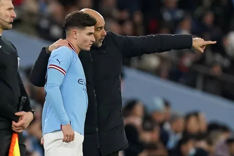 Manchester City : Guardiola répond déjà à Julian Alvarez
