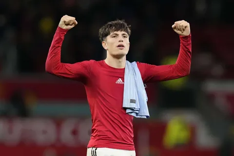 Manchester United : ten Hag s’enflamme pour son serial sauveur de 18 ans !
