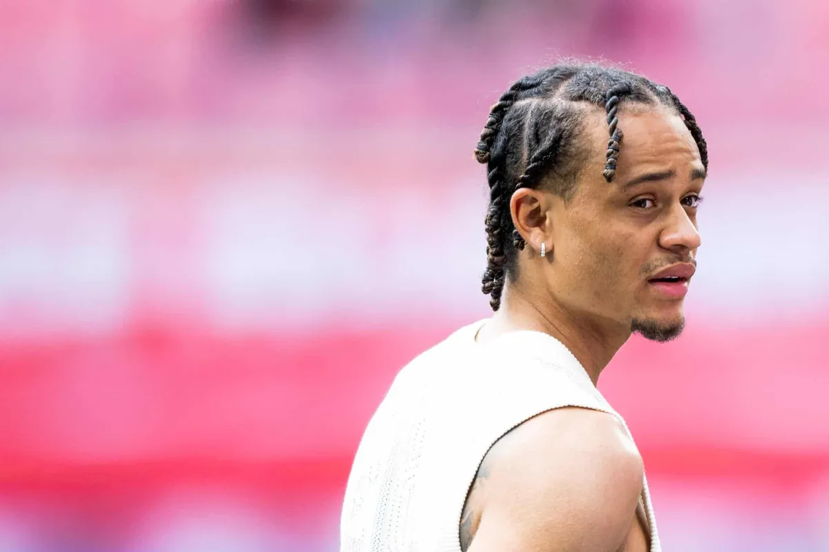 PSG : un prétendant de Xavi Simons sort du bois