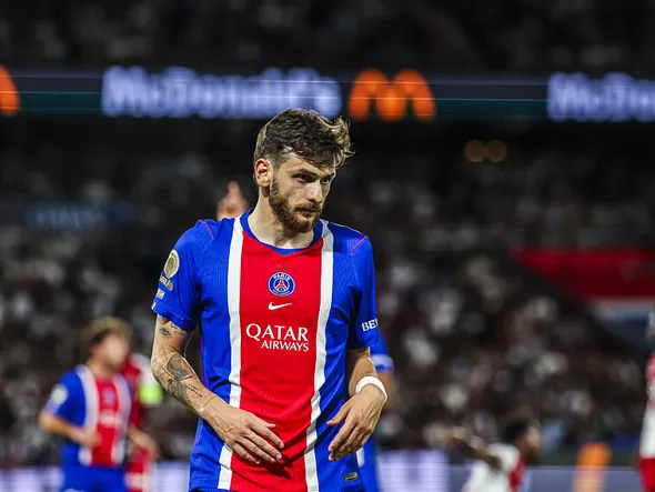 PSG : 3 options pour remplacer Khvicha Kvaratskhelia, qui inquiète après sa blessure contre le Barça