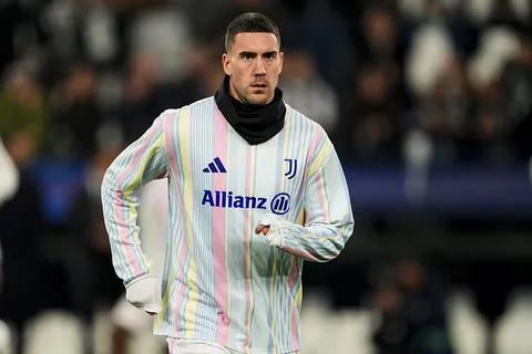 Mercato Juve : vers un revirement de situation pour Vlahovic, quels clubs pourraient l’accueillir ?