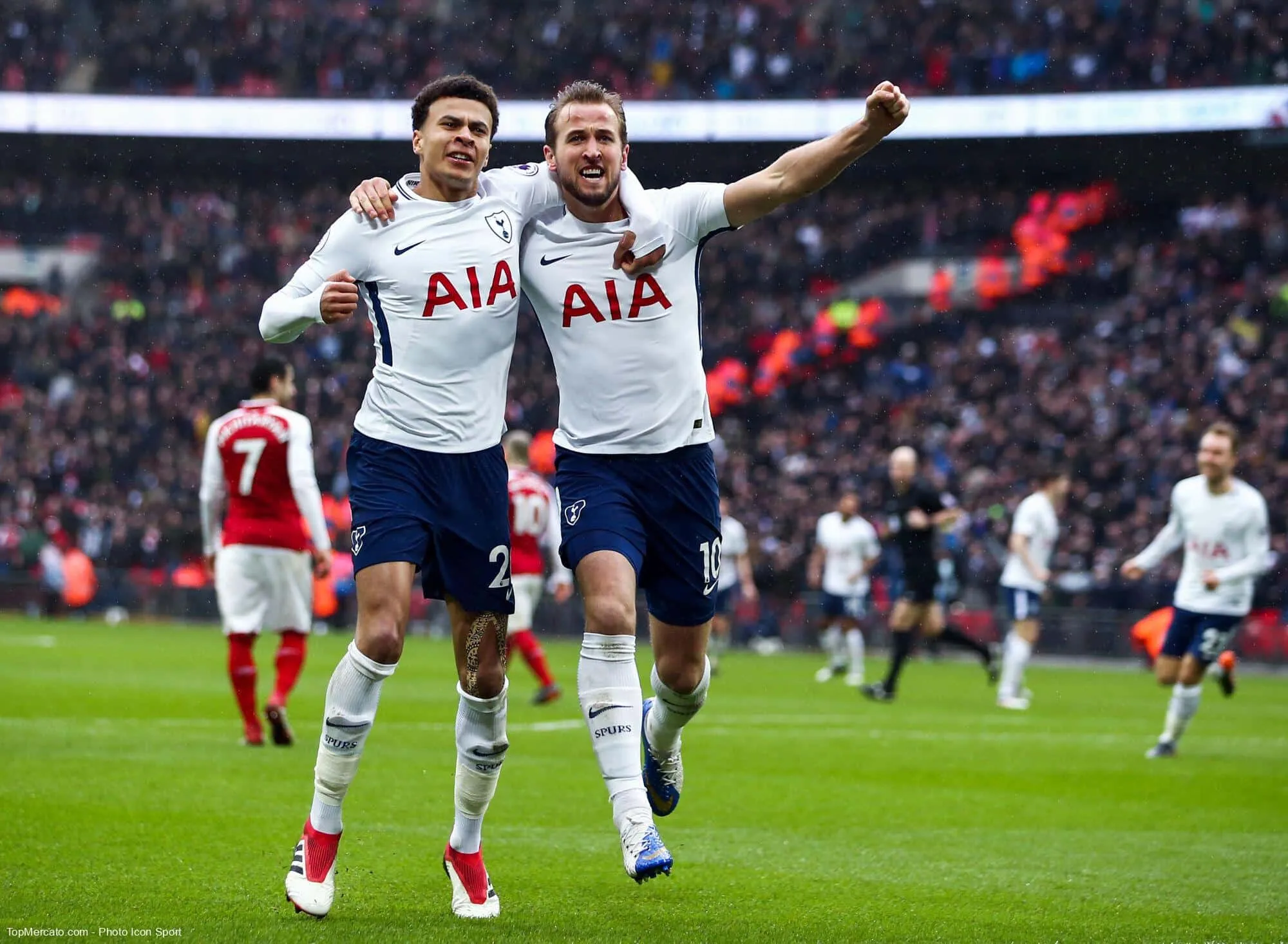 Dans quel stade la plus grande affluence pour un match entre Tottenham et Arsenal, à savoir 83 222 spectateurs, a-t-elle eu lieu ?