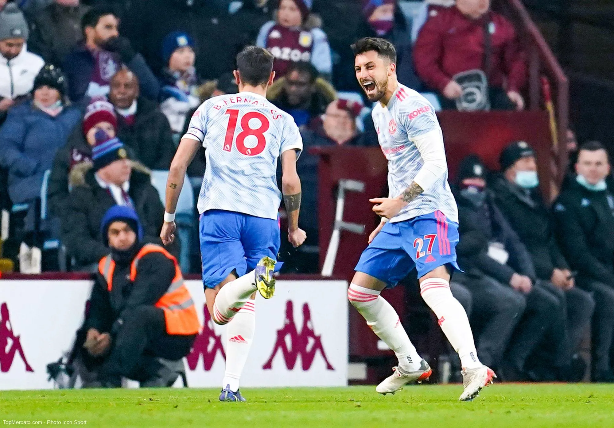 Bruno Fernandes et Alex Telles, match Aston Villa-Manchester United