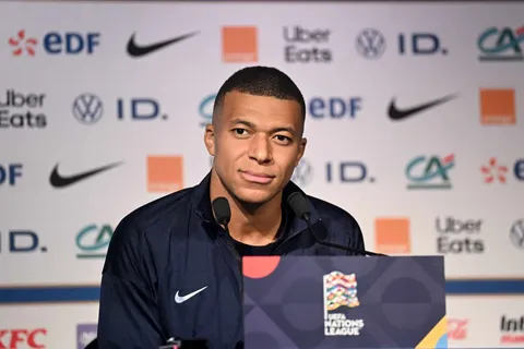 Une star du PSG défie Mbappé