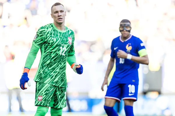 Lukasz Skorupski Kylian Mbappé France Pologne