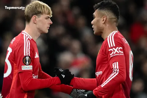 Mercato Manchester United : les Red Devils bouclent un départ au milieu de terrain