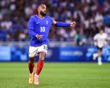 Vers une polémique Lacazette-Deschamps ?