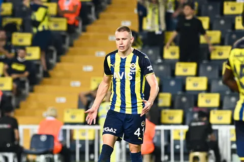 Mercato - Chelsea : un défenseur hongrois en approche ?