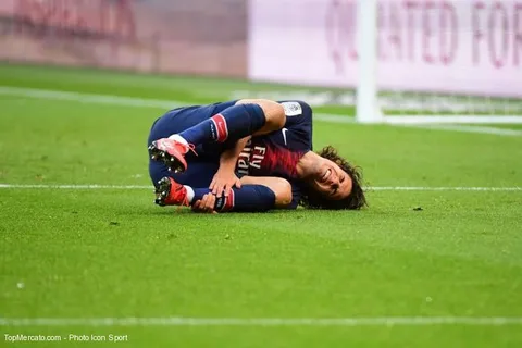 PSG : Ménès pense que Cavani “est cuit”