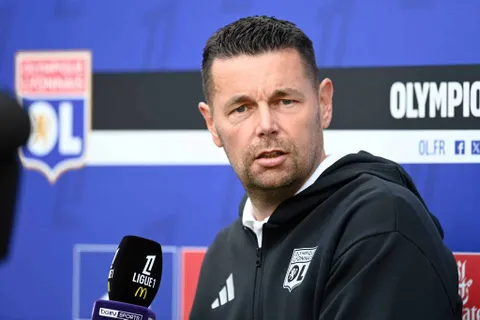OL : les 2 reproches de John Textor à Pierre Sage
