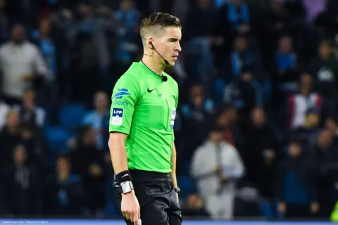 OM-OL : l’arbitre justifie le report du match, la ministre le soutient