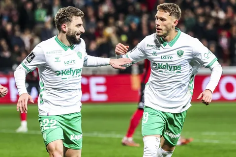 Mercato ASSE : “quand le club a décidé de garder Stassin et Davitashvili…”, une gloire des Verts valide la politique de KSV