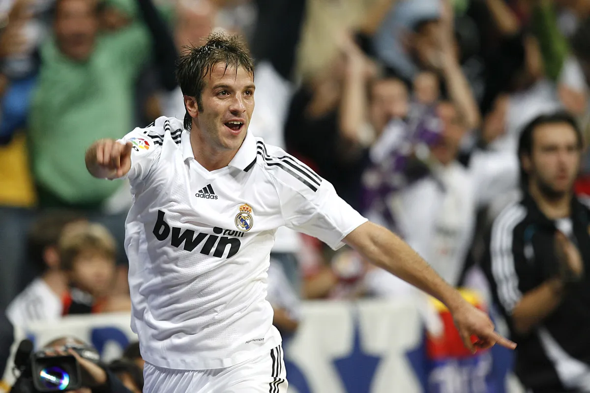 “S’il continue comme ça, il ira au Real Madrid” – Van der Vaart valide une piste prometteuse pour le mercato