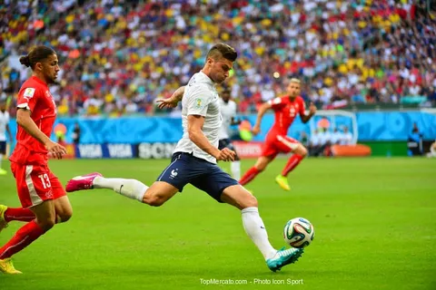 Les Bleus en 4-3-3 avec Giroud en pointe