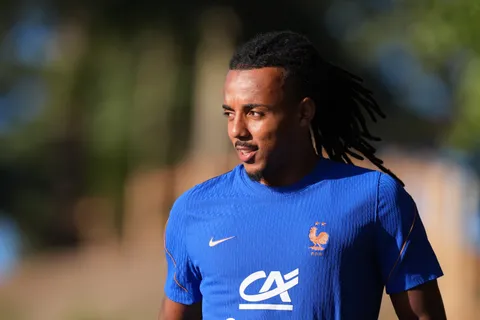 Mercato Barça : Jules Koundé, la victime idéale de l’inquiétude autour de la masse salariale