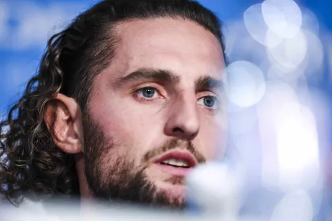 OM : Mathieu Valbuena salue les “cojones” d’Adrien Rabiot