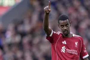 Mercato Liverpool : un assaut imminent à 75 M€ pour palier l’absence d’Isak ?