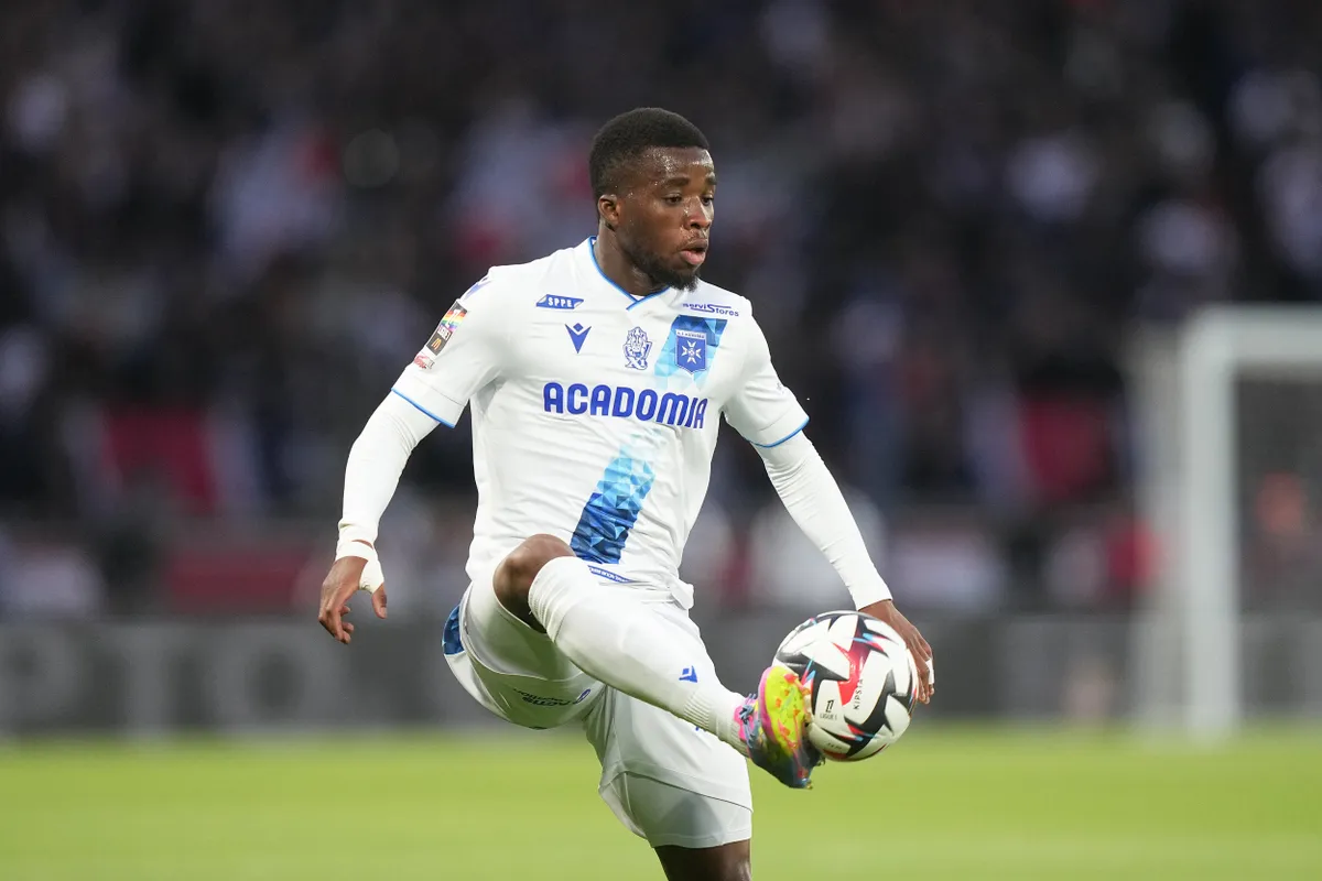 Hamed Junior Traoré , Auxerre