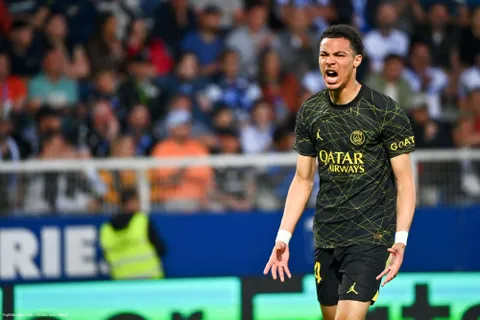 Mercato - PSG : Ekitike proposé à un cador de Premier League