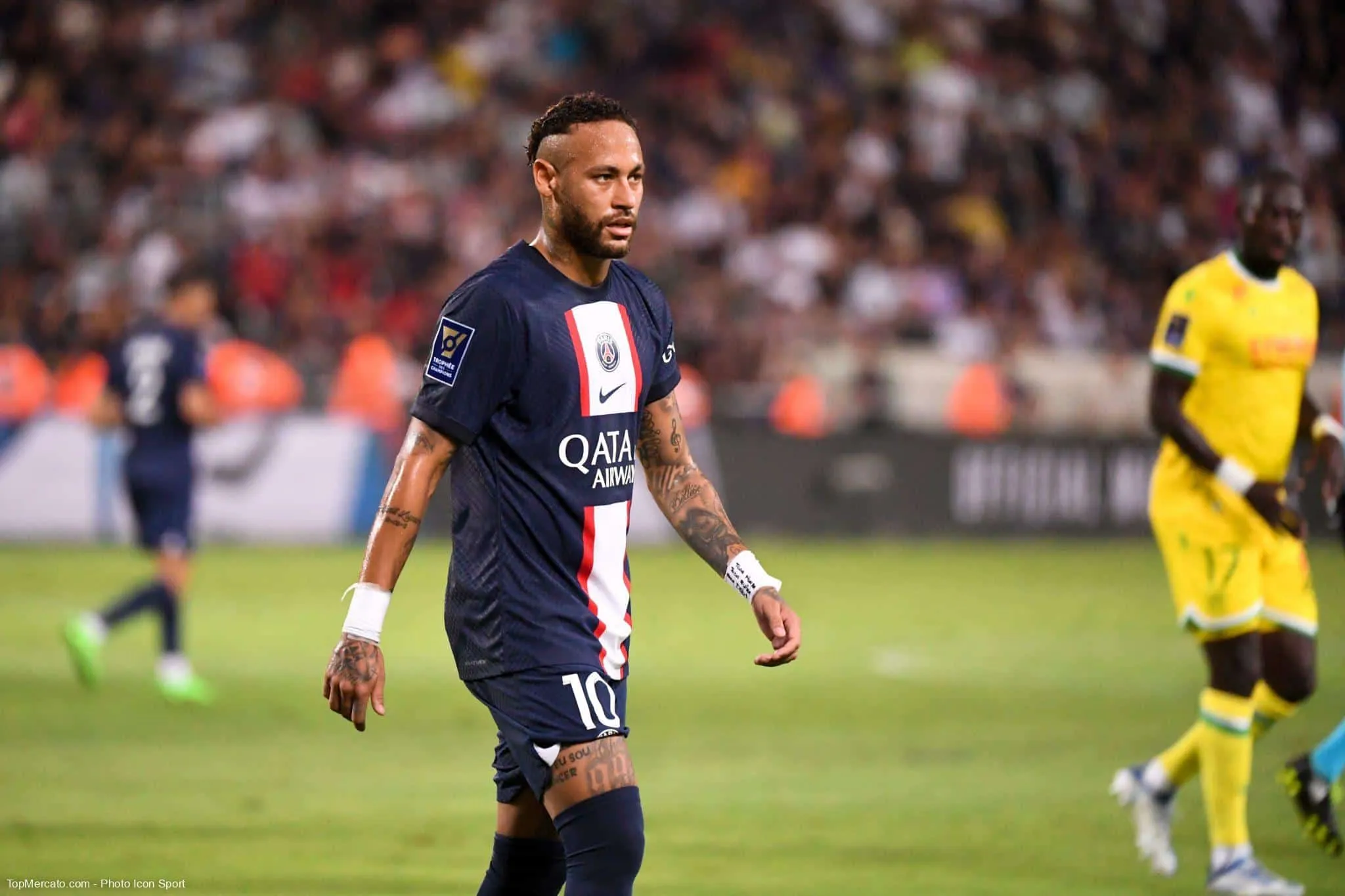 Un supporter de quelle équipe Neymar a-t-il giflé en tribunes après la défaite du PSG en finale de la Coupe de France en avril 2019 ?