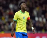 “Une poule mouillée”, une star du Mondial 98 cartonne Vinicius !