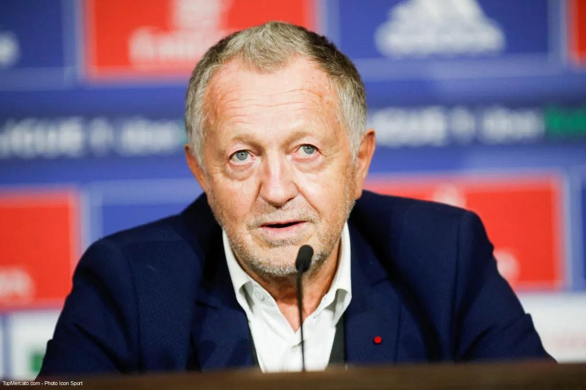 Quel ancien joueur de l’OL a été directeur sportif, puis entraîneur, puis finalement conseiller du président Jean-Michel Aulas ?
