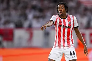 Mercato – Le PSG et Manchester United engagés dans une lutte XXL pour Johan Manzambi