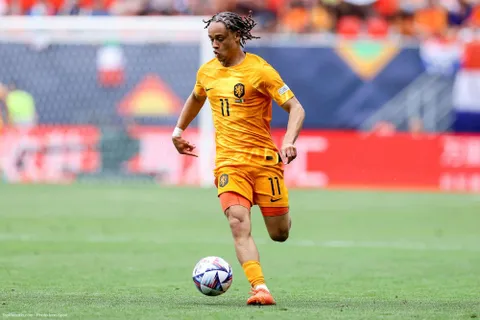 Koeman charge Xavi Simons !