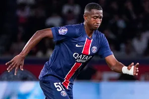 Mercato PSG : “c’est normal”, Paris justifie son choix fort pour Pacho