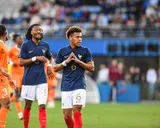 PSG, Bayern : Hawkins désigne le club en avance pour Désiré Doué