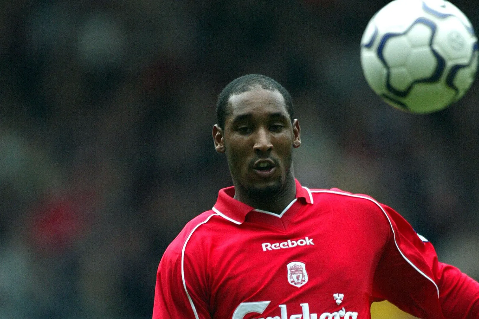 Quel attaquant de Liverpool a quitté les Reds pour Leeds juste avant le prêt de l’attaquant du PSG, Nicolas Anelka, en décembre 2001 ?