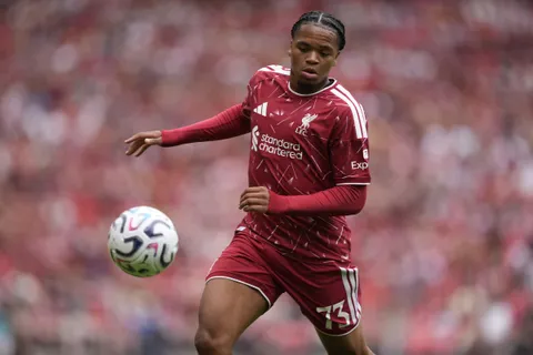 “On ne peut pas se tromper en signant là-bas” : Heskey envoie le grand espoir de Liverpool au Bayern