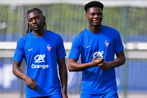 Chelsea : “c’est le remplaçant idéal si Enzo part”… Glen Johnson réclame la signature de la sensation française Manu Koné au mercato