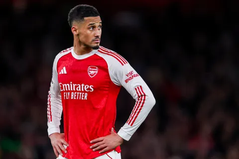 Mercato – Arsenal n’a aucune intention de payer les 70 M€ réclamés pour le remplaçant de William Saliba