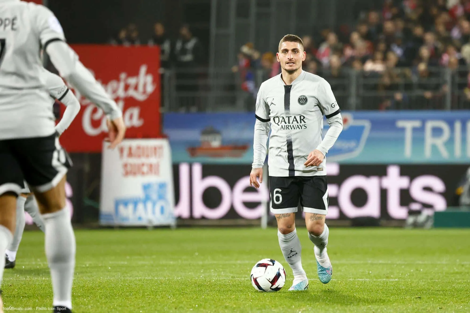Quels sont les deux numéros de maillot que Marco Verratti a porté durant son passage au PSG ?
