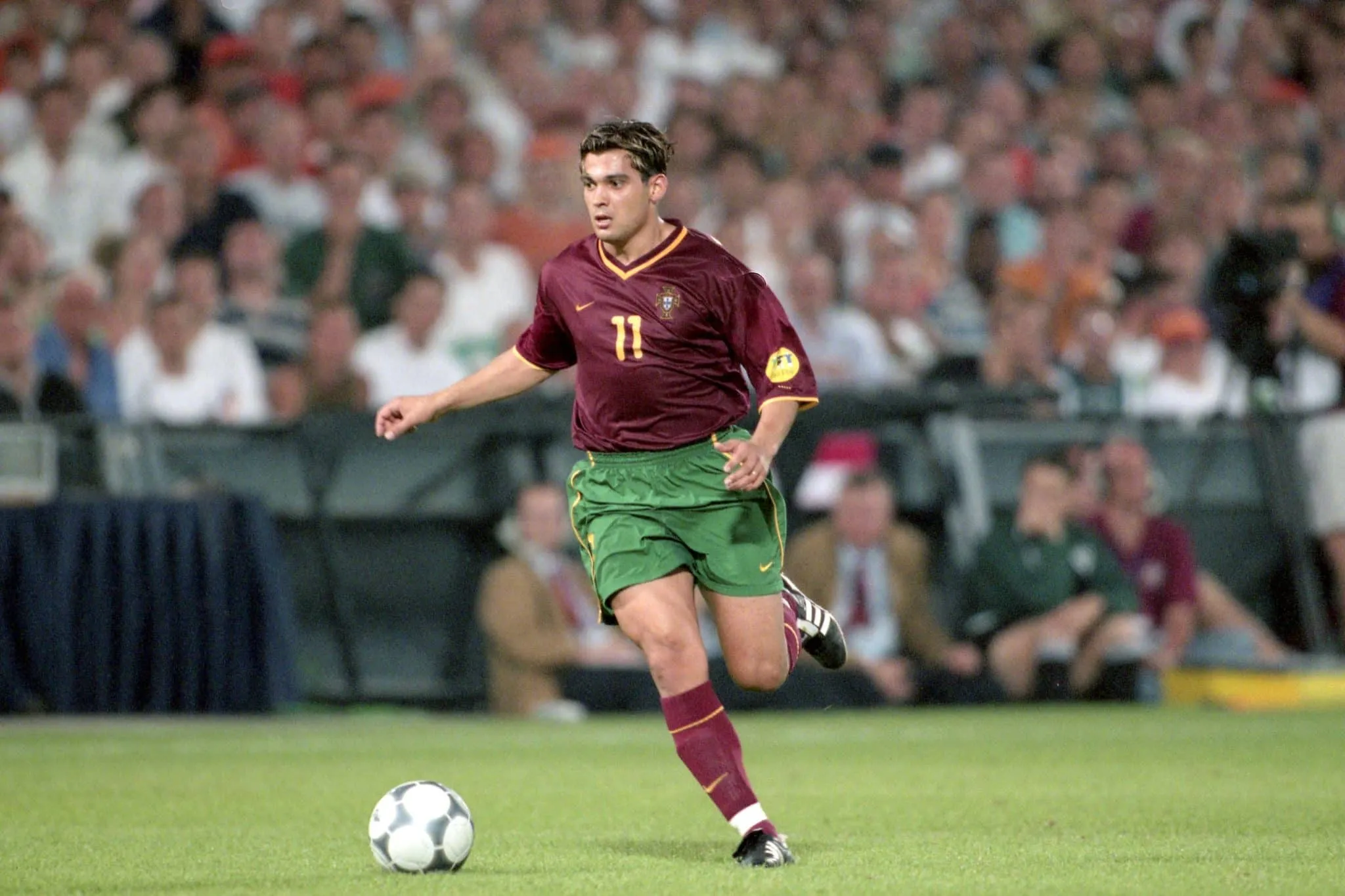 Quelle nation a été éliminée de l’Euro 2000 par un triplé retentissant du père de Francisco Conceição, Sergio ?