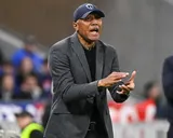Paris FC : Kombouaré prêt à bouleverser ses plans avec l’un de ses sacrifiés