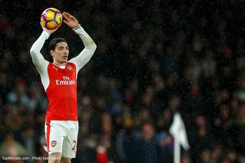 Arsenal : le Barça prépare son offre pour Bellerin