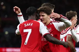 Numéro 1 en Europe : la stat qui confirme que Christos Tzolis est décidément la bonne affaire du mercato d’Arsenal