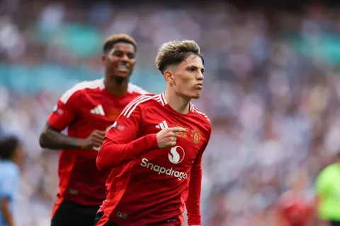 Mercato - Manchester United : la Juventus et le Barça surveillent Alejandro Garnacho