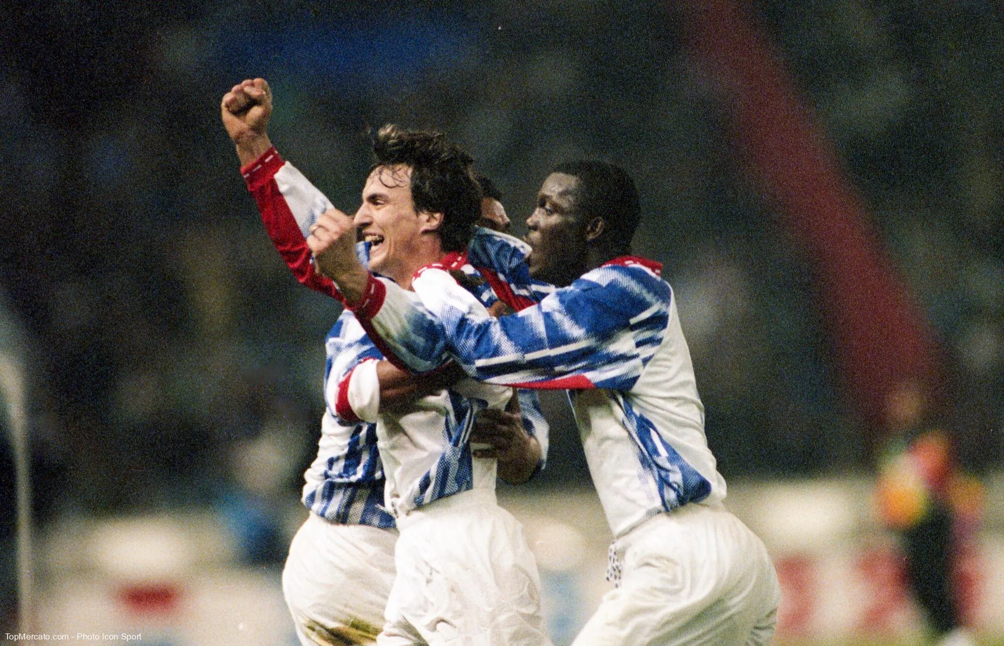 Quel joueur a inscrit les trois buts de la Juventus contre le PSG (2-1 ; 1-0), en demi-finale de la Coupe UEFA 1992-1993 ?