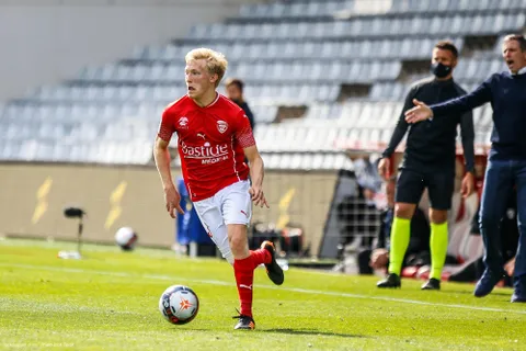 Officiel Mercato - Rennes : Meling signe pour trois ans