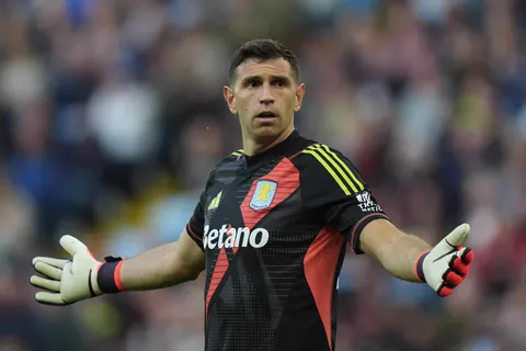 “Les Français nous ont donnés des coups”, l’accusation d’Emiliano Martinez