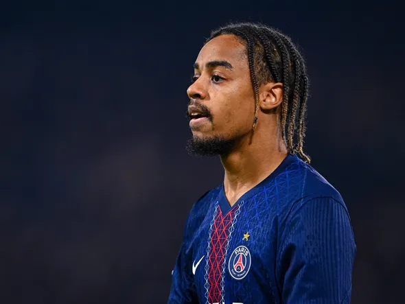 Mercato Liverpool : “rien garantir à personne…”, Iraola évasif sur l’avenir de la principale victime du transfert de Barcola