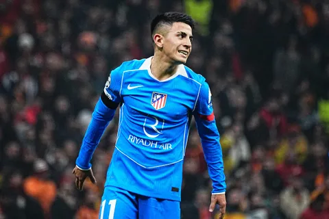 Atletico : “il a décliné et fait plus de mal que de bien” – La presse espagnole tire à boulet rouge sur Thiago Almada