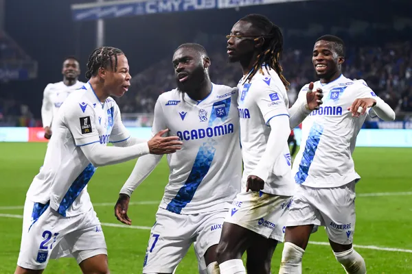 Gideon MENSAH Kevin DANOIS Lassine SINAYOKO Auxerre