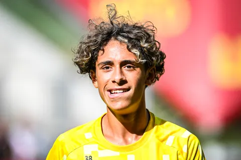 Mercato – Décisif en C1 à 16 ans, surclassé en sélection… Lens tient avec Mezian Mesloub sa future pépite bankable