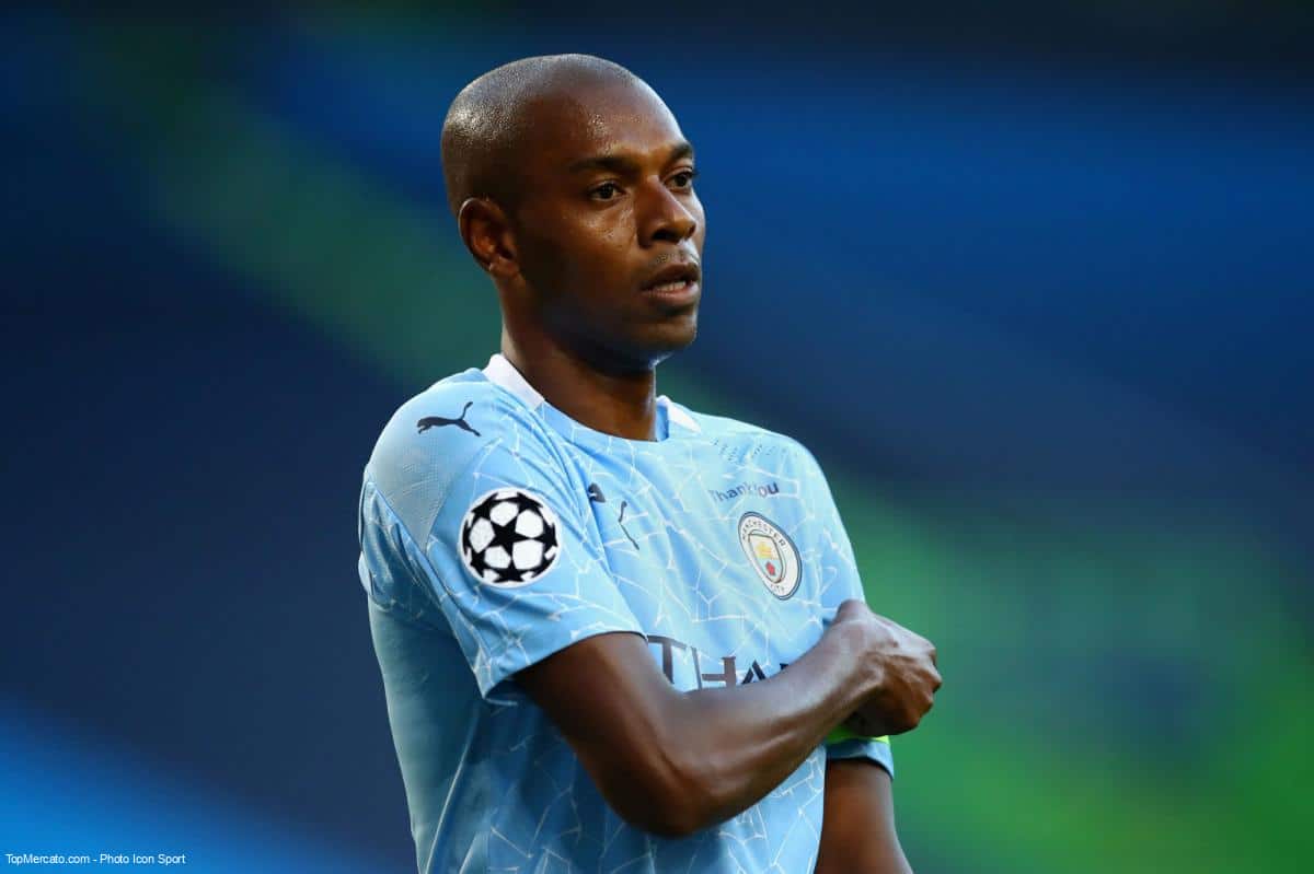 Manchester City : Fernandinho en pourparlers avec un club sud-américain